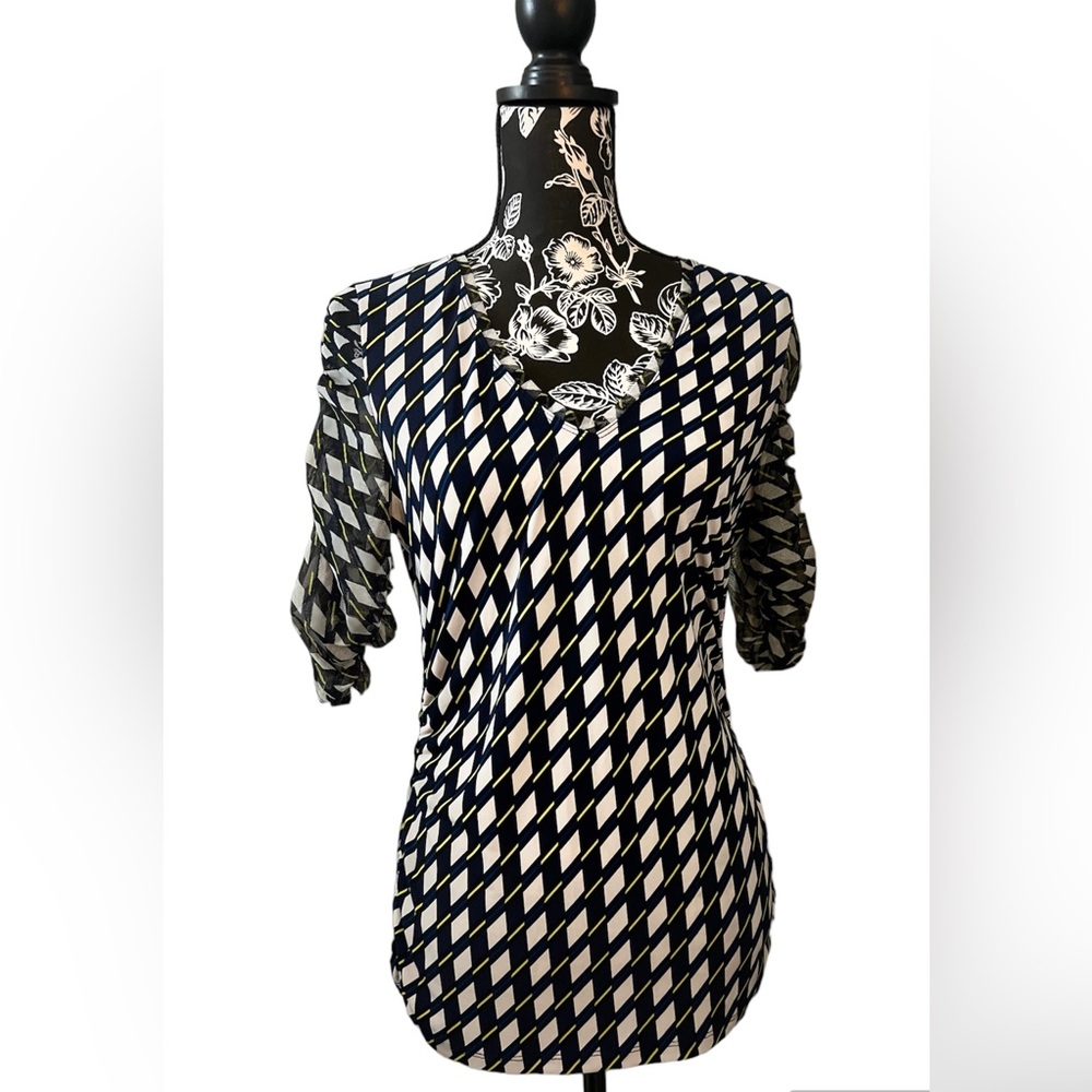 DKNY Size M NWOT Ruched side bubble sleeves sheer sleeves